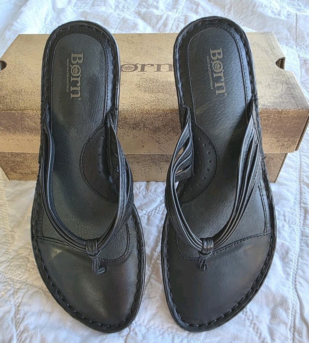 Born Mardie Women's Size 8 Slip On Sandals Black Summer Vacation Leather Pool
